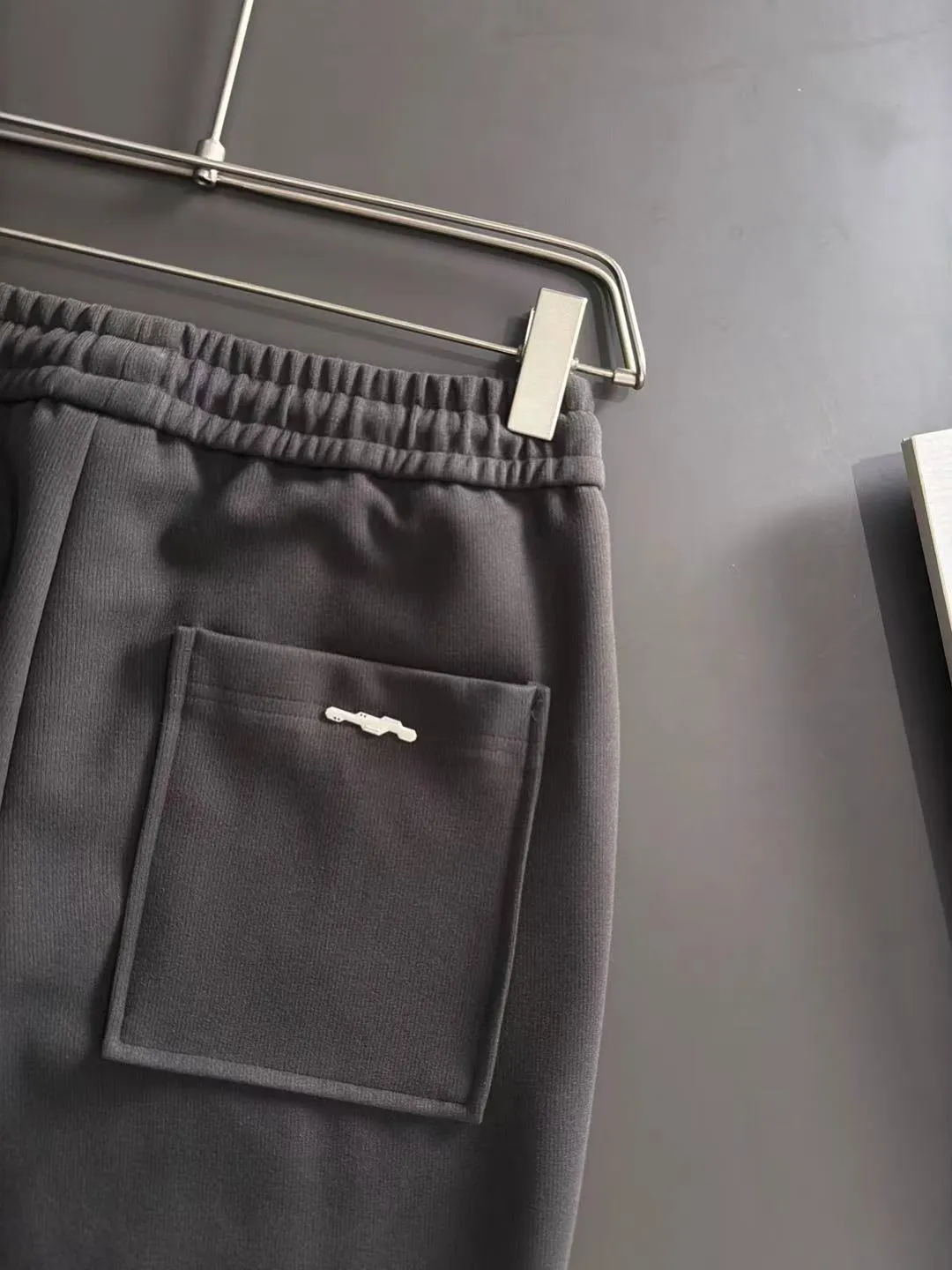 Next day shipping P360 Big Goose 2025 new autumn elastic band casual pants, thick counter-customized fabrics, high breathability and comfort, impeccable details, brand element design concept, reflecting high quality. It feels delicate and soft! It presents a casual cut and the upper body shape is great! Size: M-3XL